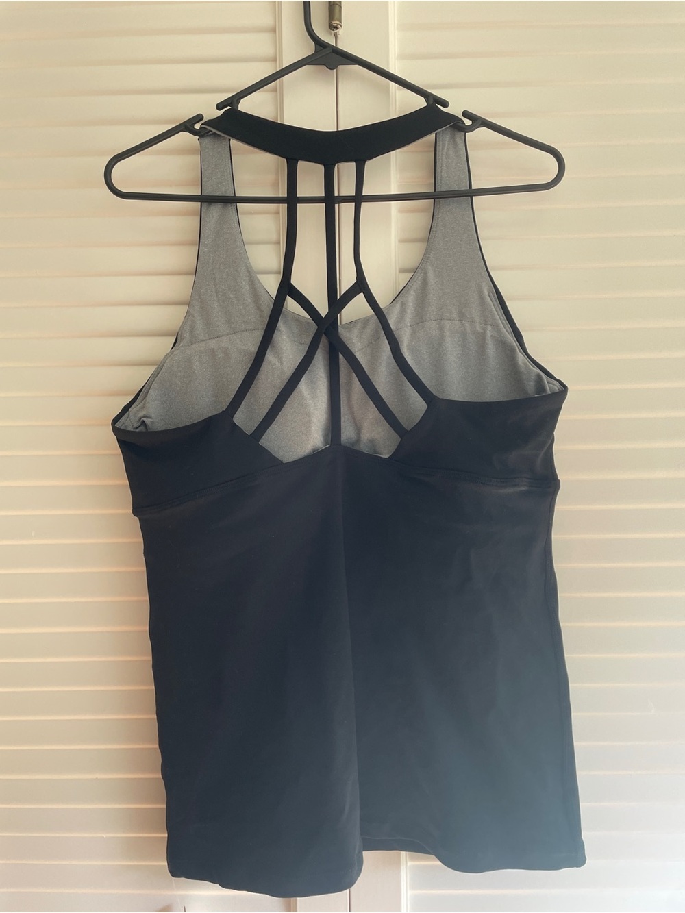 Olga NWT Black Strappy Open Back Workout Athletic Tank Top - Picture 3 of 4